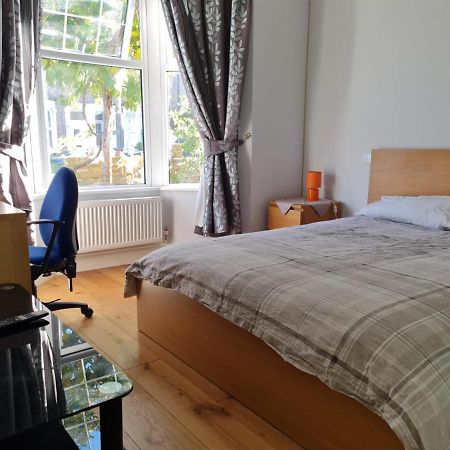 Daniari Guest Rooms Erith Екстериор снимка