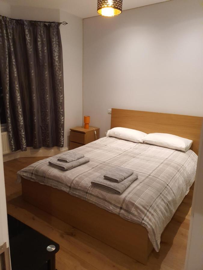 Daniari Guest Rooms Erith Стая снимка