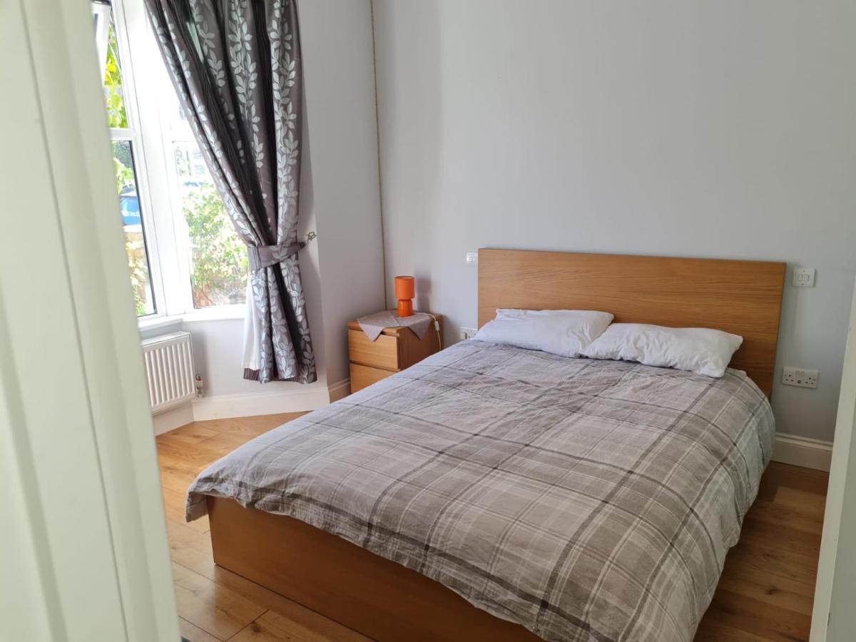 Daniari Guest Rooms Erith Стая снимка