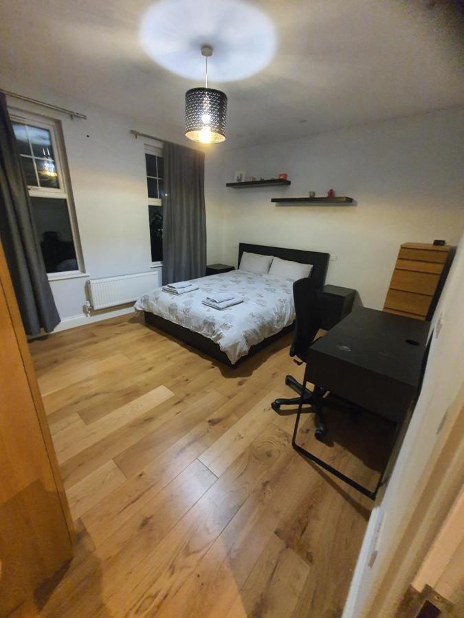 Daniari Guest Rooms Erith Екстериор снимка